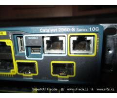 Cisco switche 10Gb/1Gb/100Mb, celá infrastruktura cca 500 portů